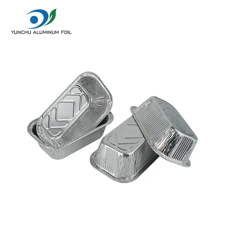 Ruudukas õhu praepann, mis toitlustab hõbedase alumiiniumfooliumi anumaid Ruudukas õhu praepann, mis toitlustab hõbedase alumiiniumfooliumi anumaid