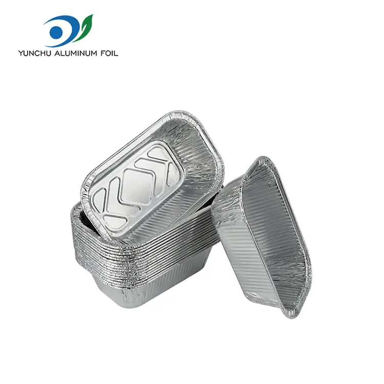 Ruudukas õhu praepann, mis toitlustab hõbedase alumiiniumfooliumi anumaid