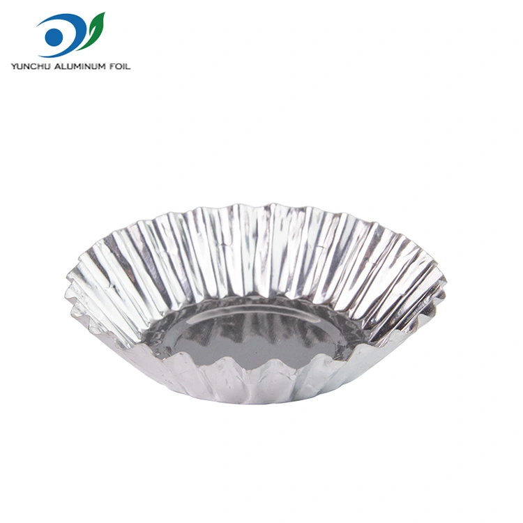 Muna hapukas röstsaia küpsetamine hõbedase alumiiniumfooliumi toidumahuti