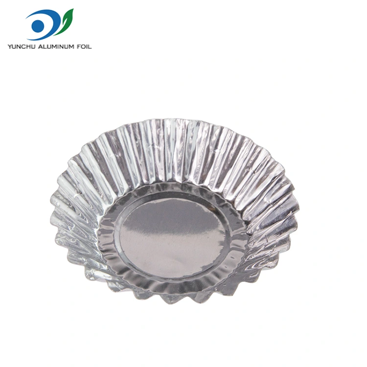 Muna hapukas röstsaia küpsetamine hõbedase alumiiniumfooliumi toidumahuti