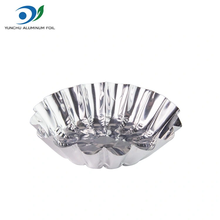 Munakoored küpsetatakse õhufritüüri hõbedase alumiiniumfooliumi toidumahutis