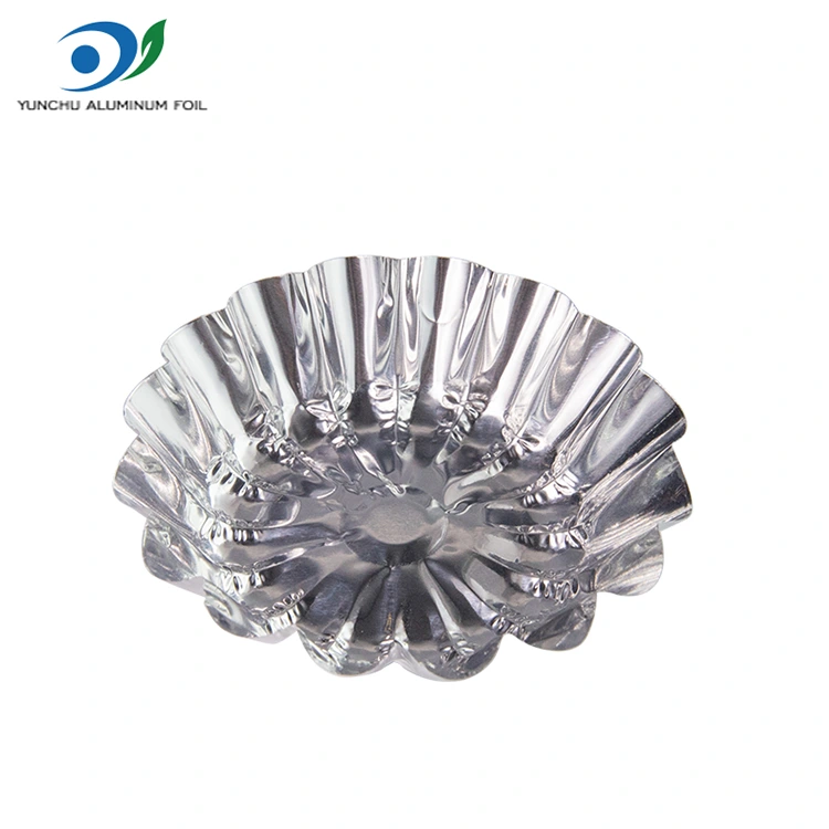 Munakoored küpsetatakse õhufritüüri hõbedase alumiiniumfooliumi toidumahutis