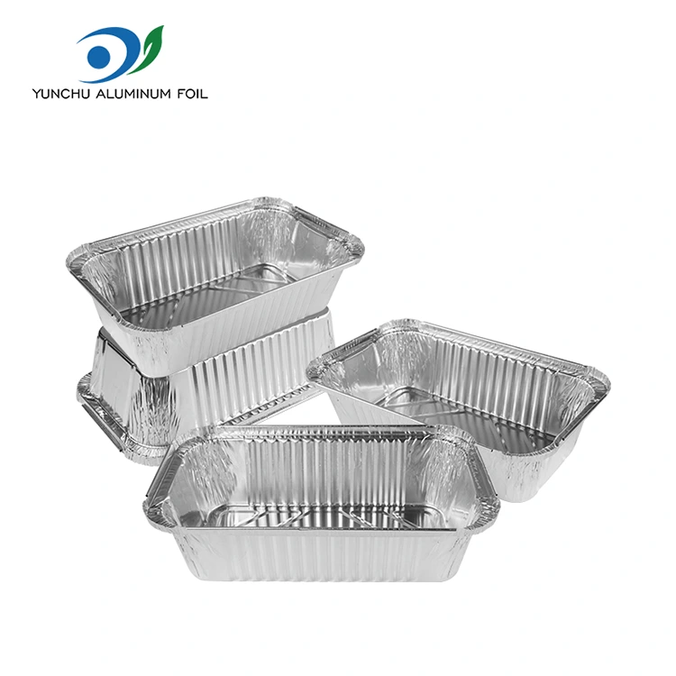 Ristkülikukujuline praepann, mis pakkib hõbedase alumiiniumfooliumi anumaid Ristkülikukujuline praepann, mis pakkib hõbedase alumiiniumfooliumi anumaid