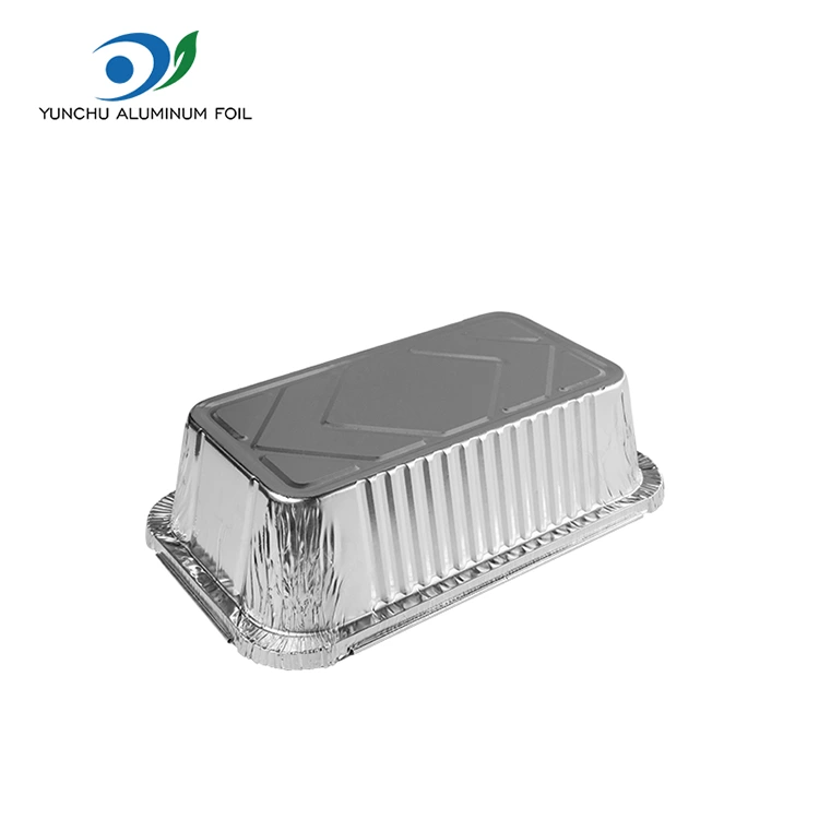 Ristkülikukujuline praepann, mis pakkib hõbedase alumiiniumfooliumi anumaid