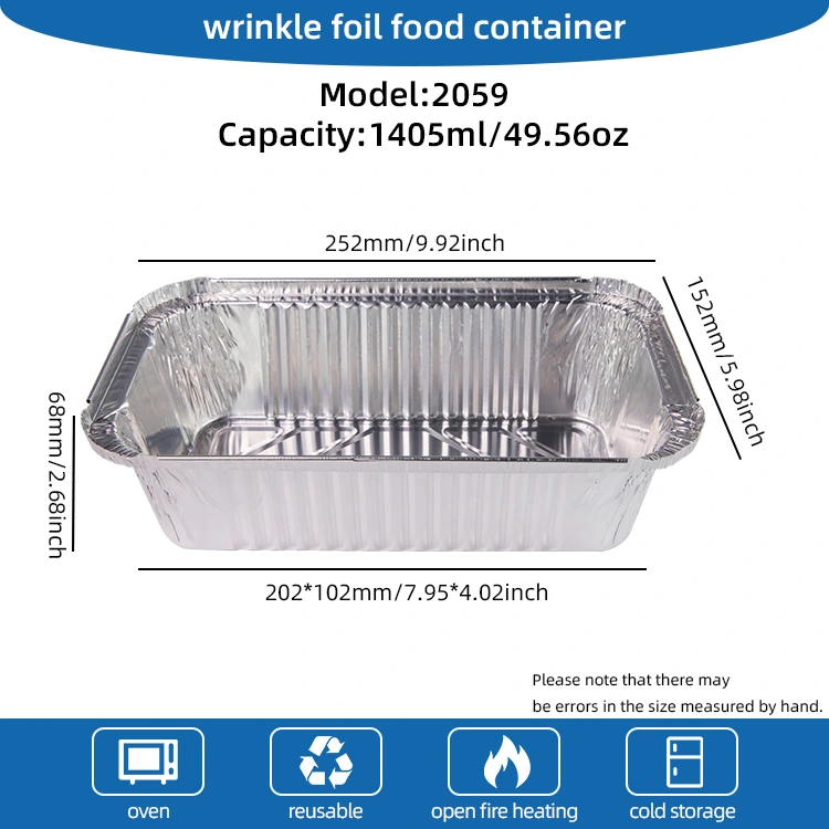 Ristkülikukujuline praepann, mis pakkib hõbedase alumiiniumfooliumi anumaid