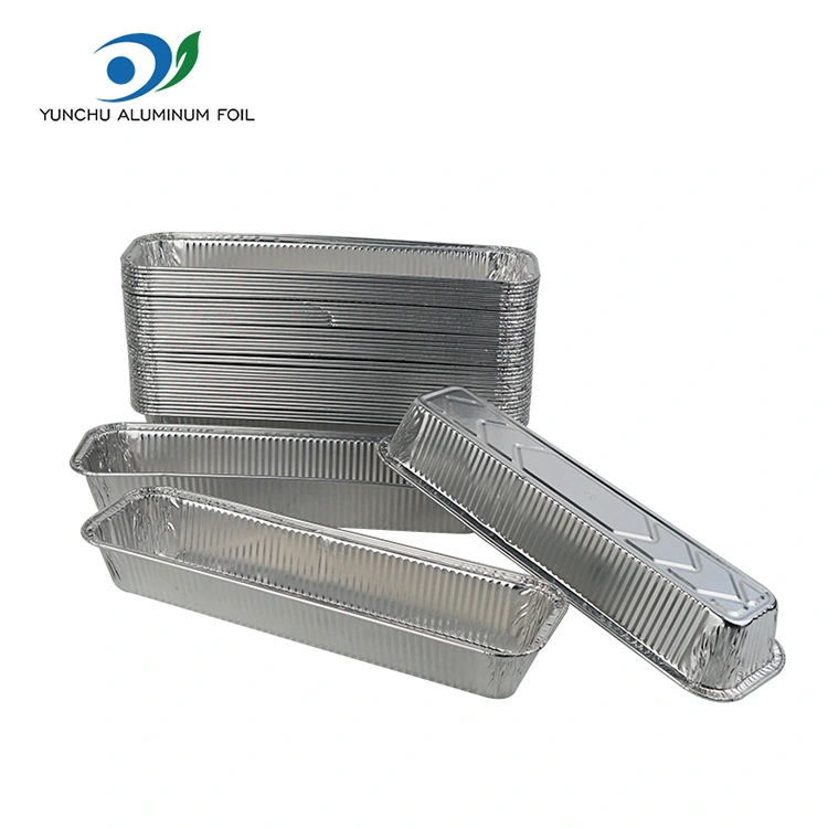 Ristkülikukujuline leivaplaat küpsetades hõbedase alumiiniumfooliumi anumaid Ristkülikukujuline leivaplaat küpsetades hõbedase alumiiniumfooliumi anumaid