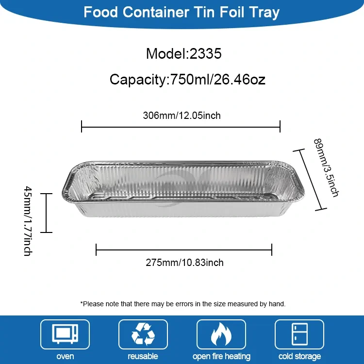 Ristkülikukujuline leivaplaat küpsetades hõbedase alumiiniumfooliumi anumaid