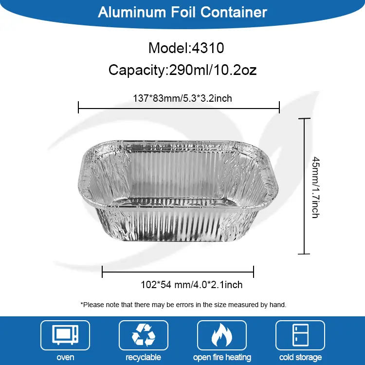 Ruudukujuline kook küpsetades hõbedase alumiiniumfooliumi anumaid